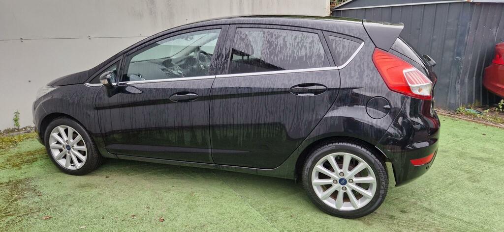 Ford Fiesta Titanium T Black #5