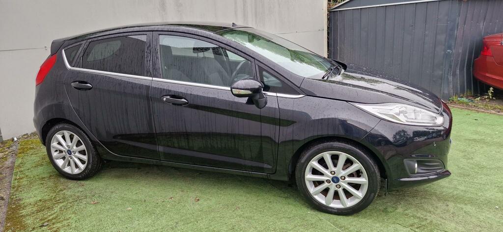 Ford Fiesta Titanium T Black #6