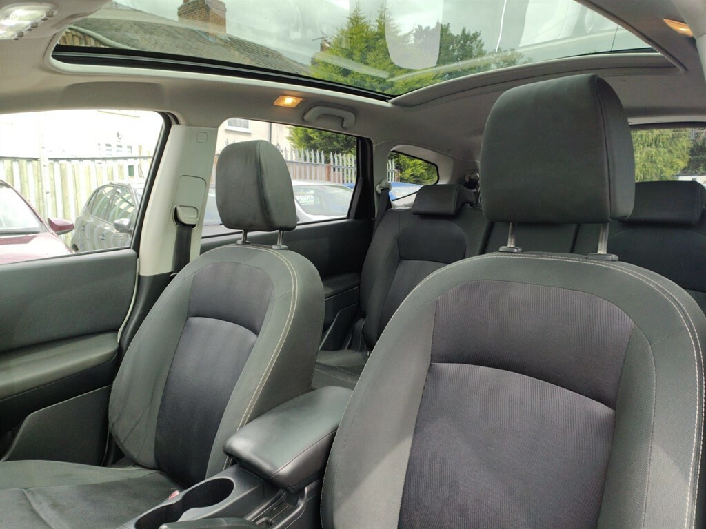 Nissan Qashqai+2 Hatchback Black #17