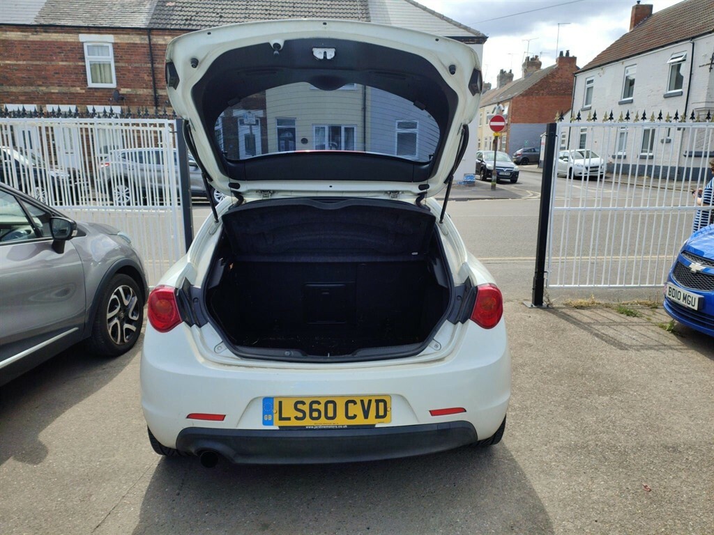 Alfa Romeo Giulietta Hatchback White #6