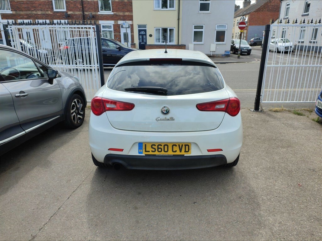 Alfa Romeo Giulietta Hatchback White #4