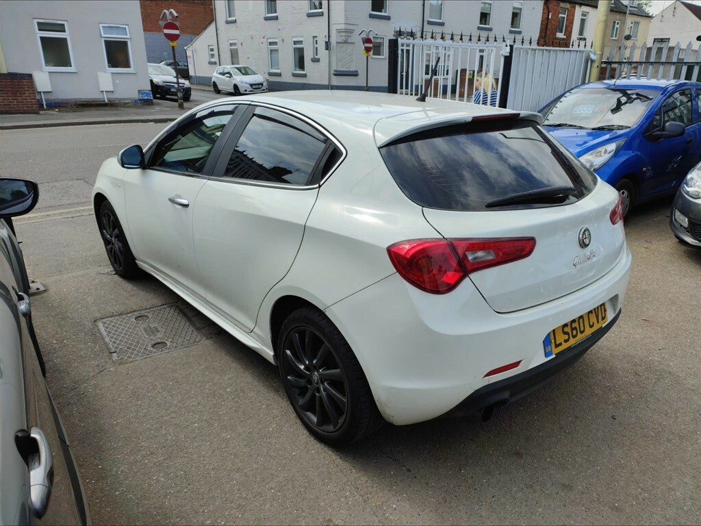 Alfa Romeo Giulietta Hatchback White #5