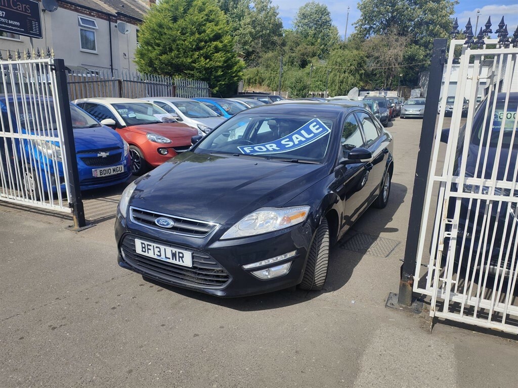 Ford Mondeo Hatchback Black #3