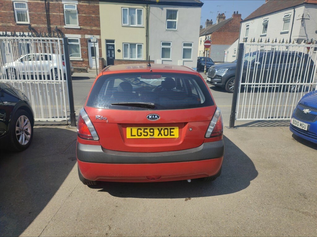 Kia RIO Hatchback Red #4