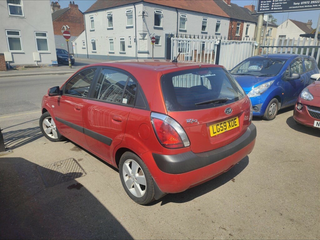 Kia RIO Hatchback Red #5