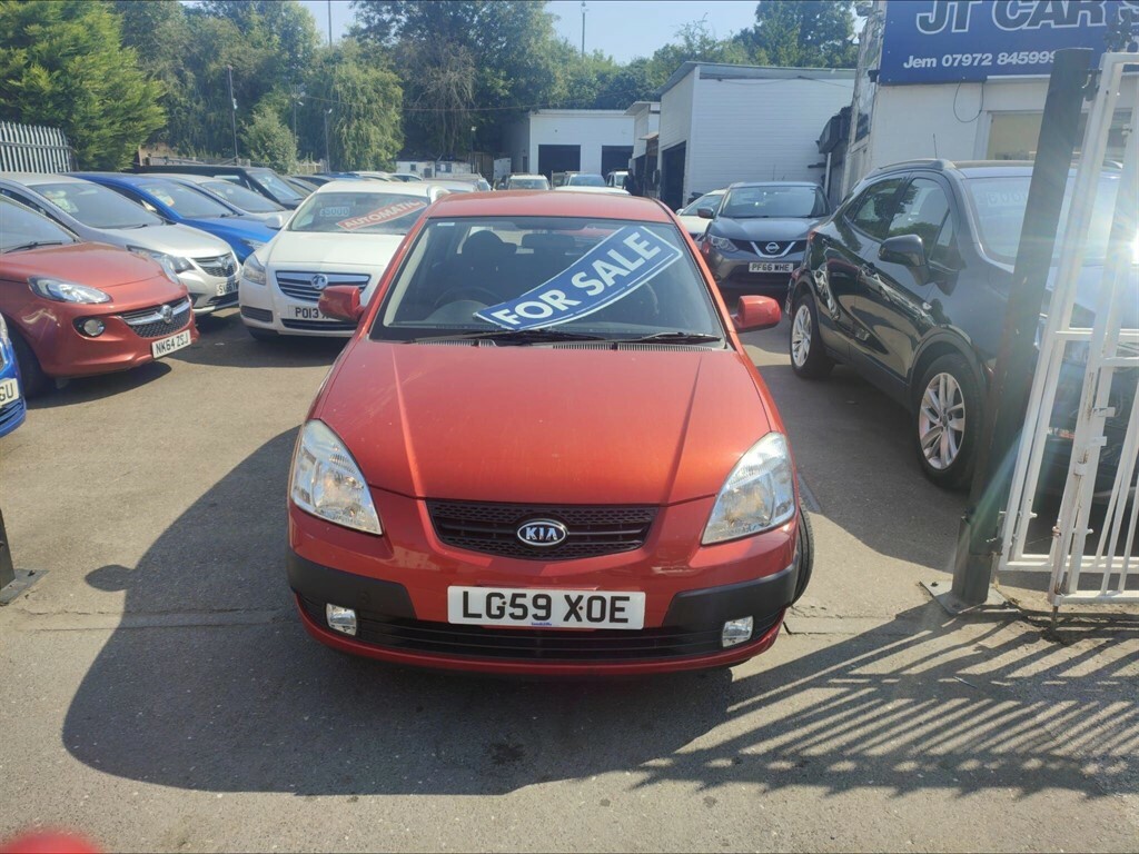 Kia RIO Hatchback Red #3