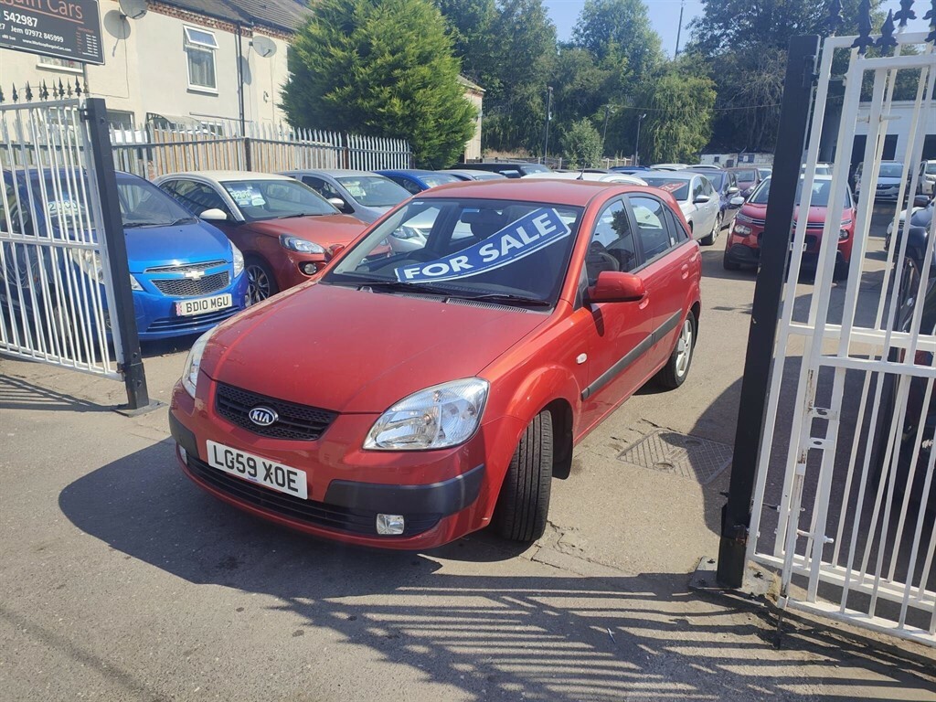 Kia RIO Hatchback Red #2