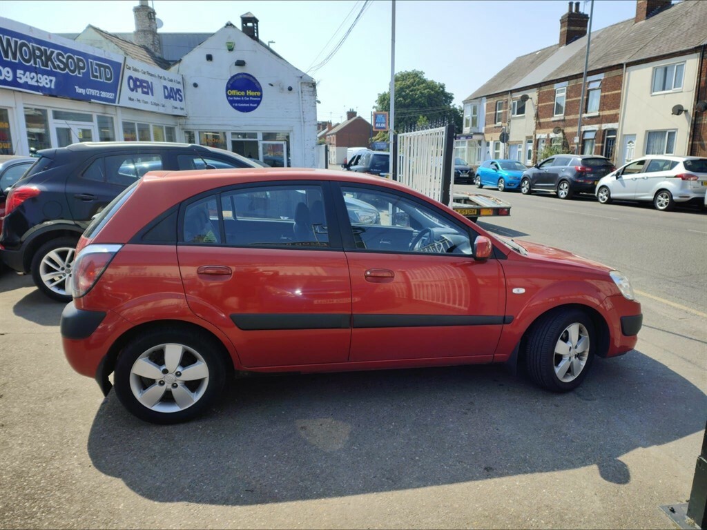Kia RIO 1.4 Hatchback 139 Gkm, 95 Bhp White #8