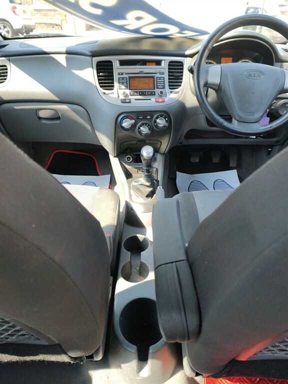 Kia RIO 1.4 Hatchback 139 Gkm, 95 Bhp White #17