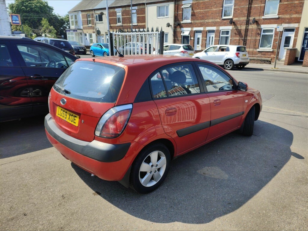 Kia RIO 1.4 Hatchback 139 Gkm, 95 Bhp White #10