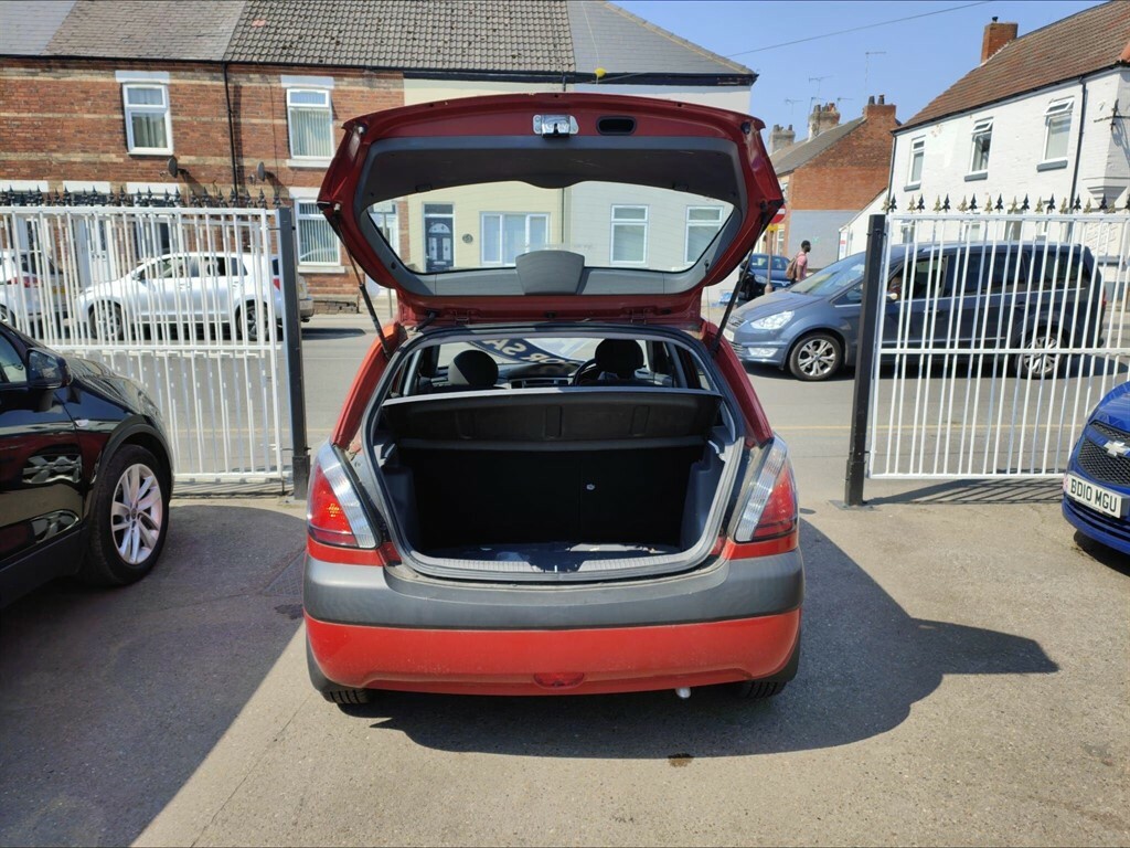 Kia RIO Hatchback Red #6