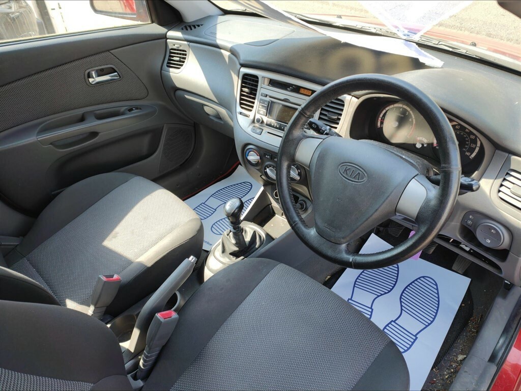 Kia RIO 1.4 Hatchback 139 Gkm, 95 Bhp White #9