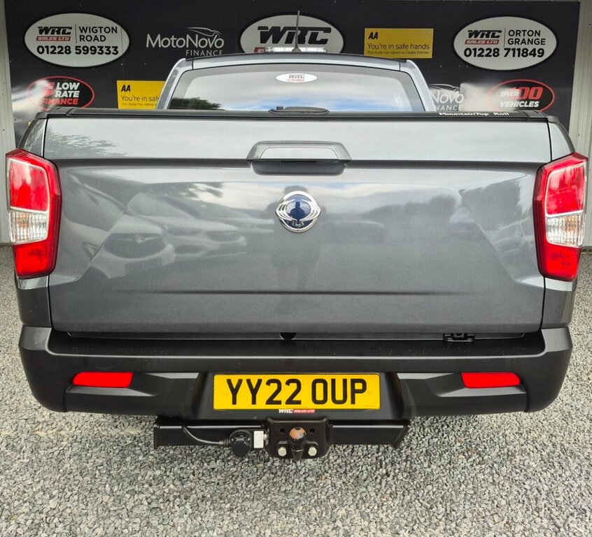 SsangYong Musso Musso Saracen White #8