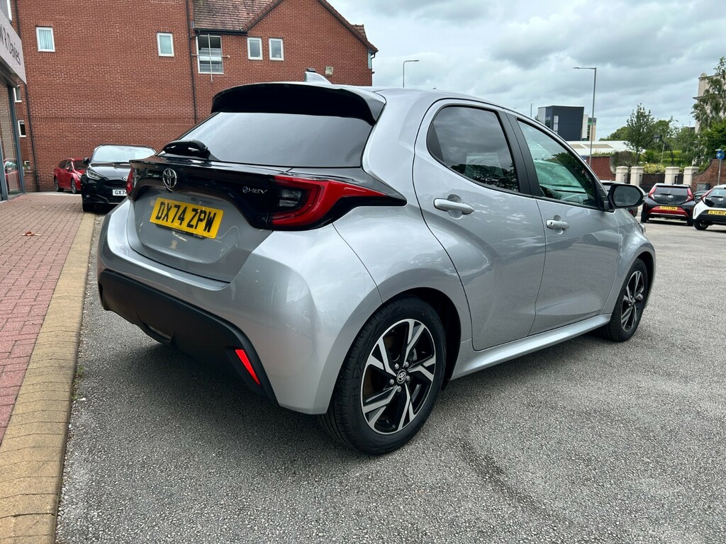 Toyota Yaris 1.5 Hybrid Design Cvt DX74ZPW Silver #3