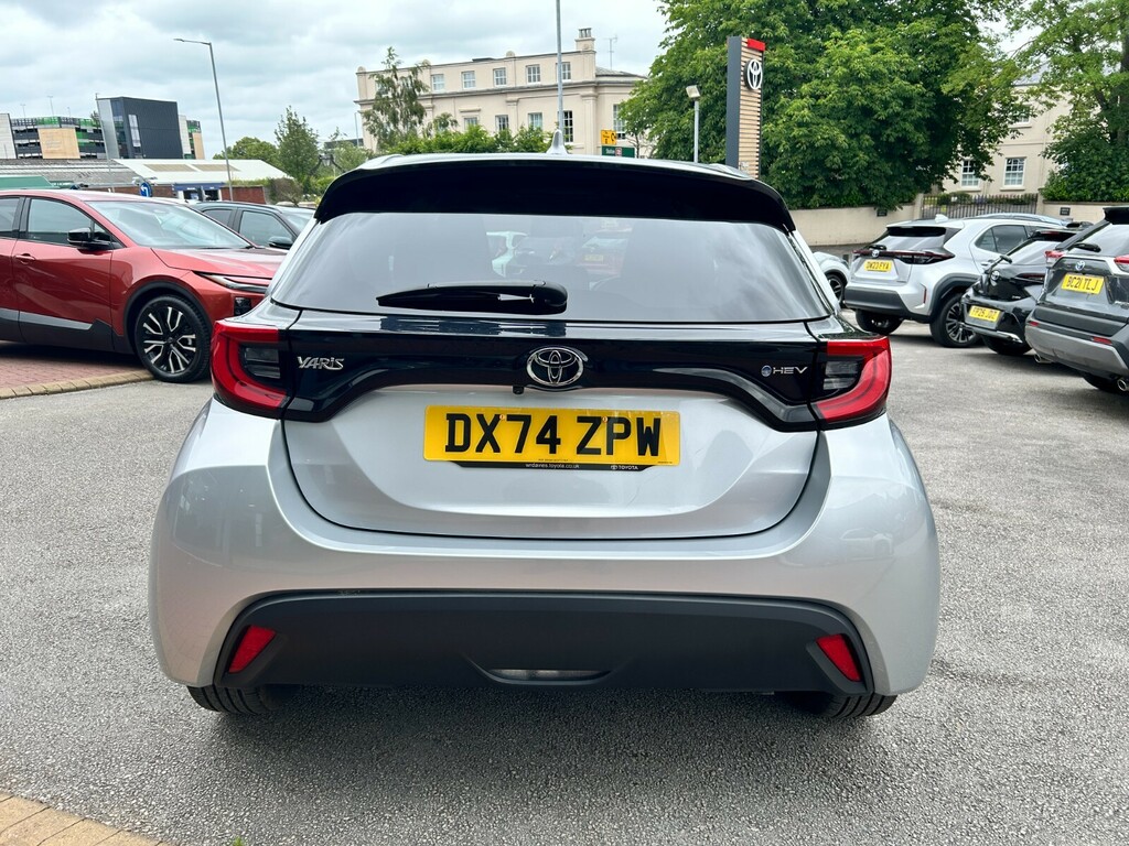 Toyota Yaris 1.5 Hybrid Design Cvt DX74ZPW Silver #4