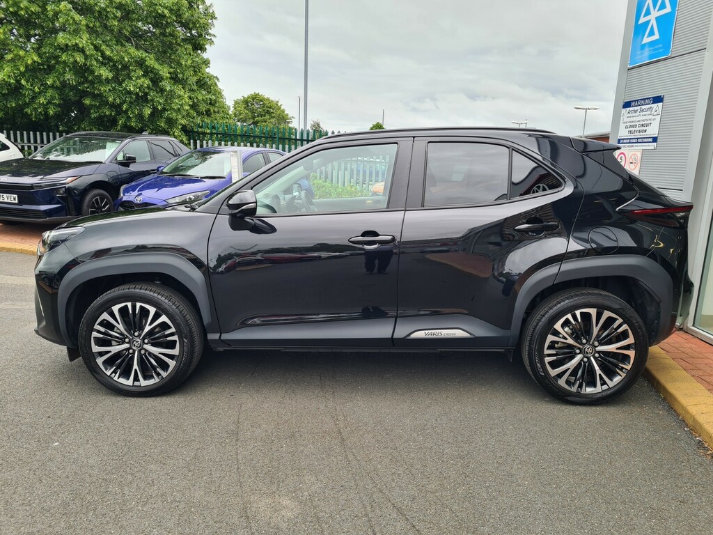 Toyota Yaris Cross 1.5 Hybrid Excel Cvt MA25SCZ Black #4