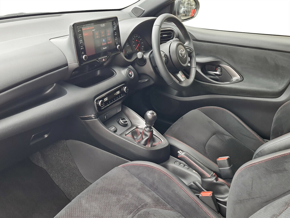 Toyota Yaris 1.6 Awd Circuit Pack Black #33