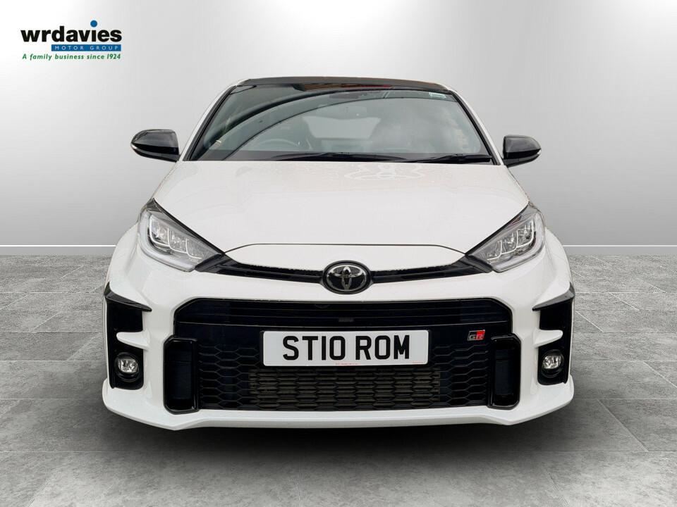 Toyota Yaris 1.6 Awd White #2