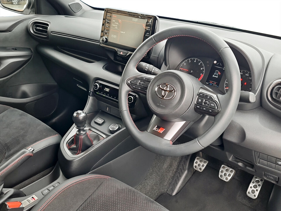 Toyota Yaris 1.6 Awd Circuit Pack Black #17