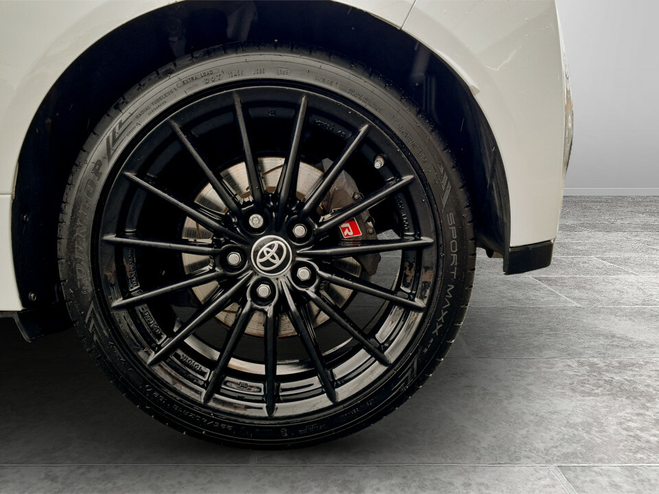 Toyota Yaris 1.6 Awd Circuit Pack Black #15