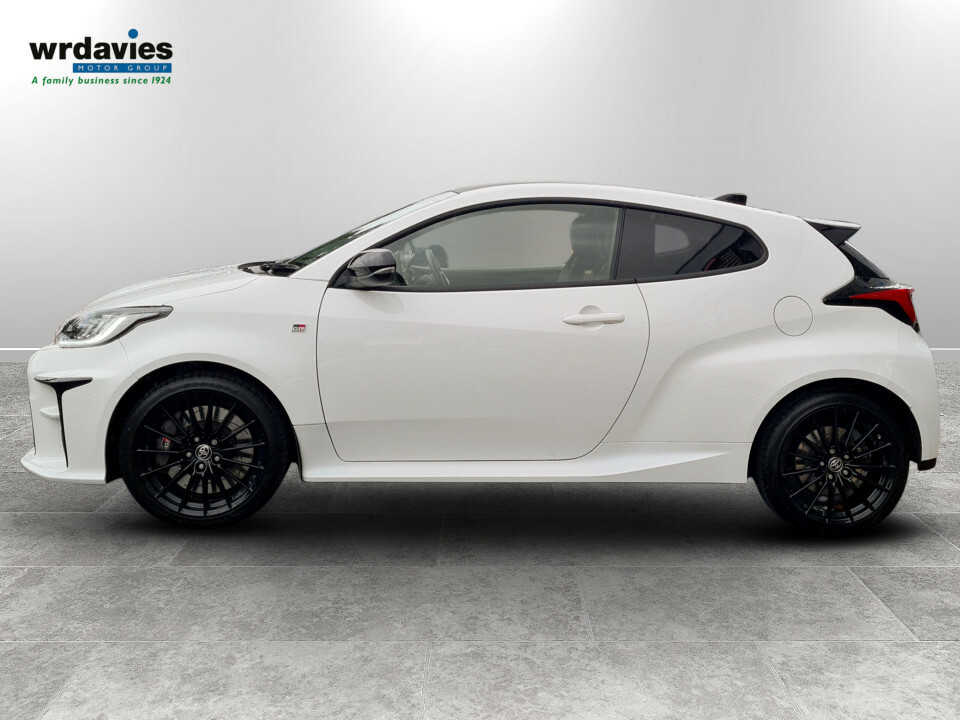 Toyota Yaris 1.6 Awd White #4