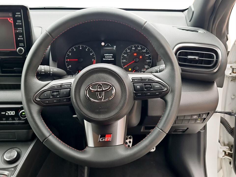 Toyota Yaris 1.6 Awd Circuit Pack Black #26
