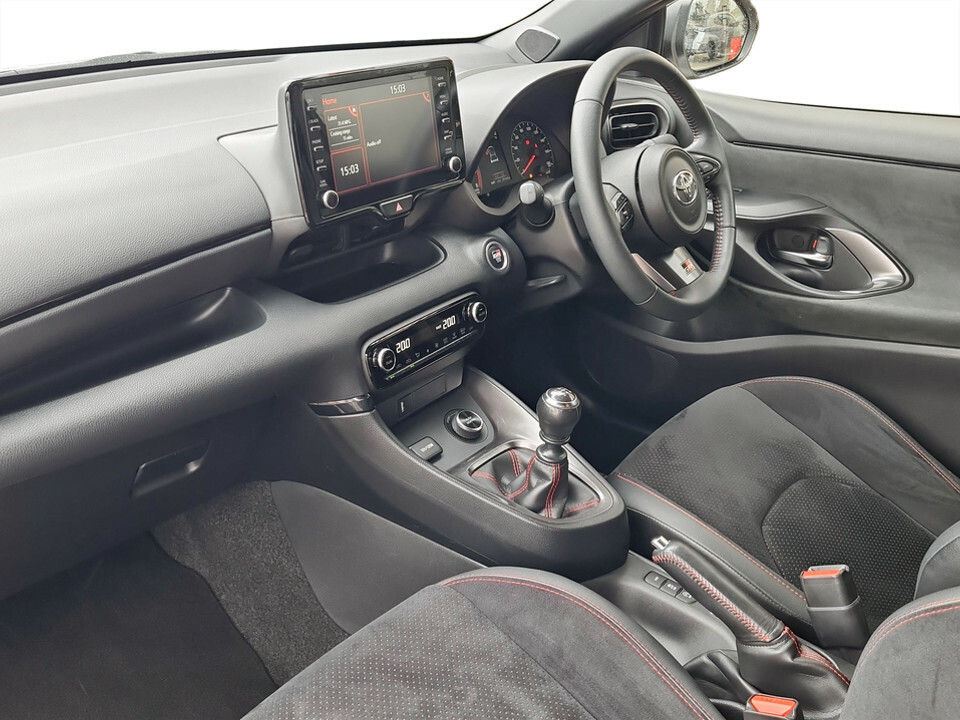 Toyota Yaris 1.6 Awd Circuit Pack Black #23