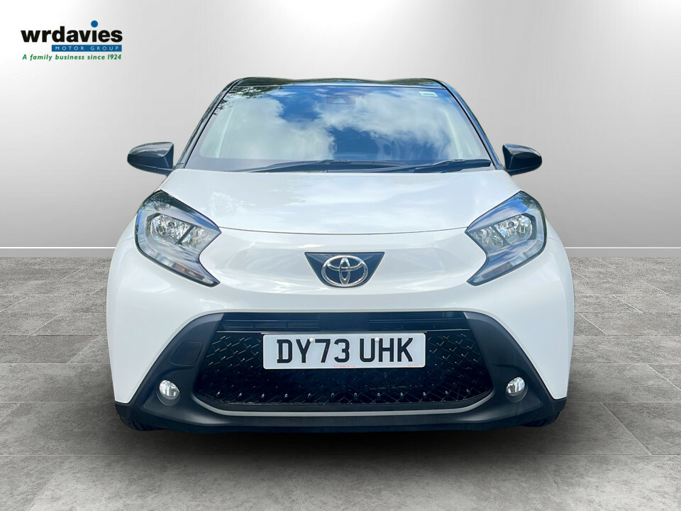 Toyota Aygo X 1.0 Vvt-i Edge DY73UHK White #2