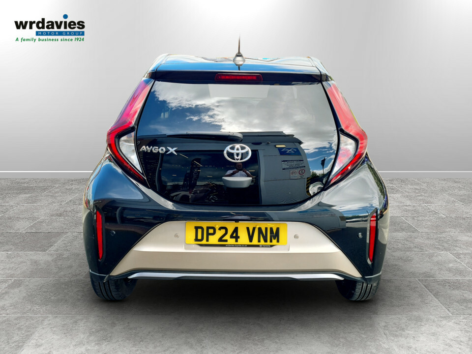 Toyota Aygo X 1.0 Vvt-i Exclusive Beige #6