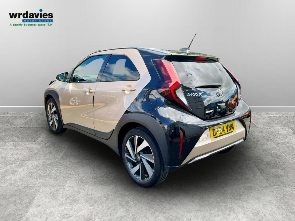 Toyota Aygo X 1.0 Vvt-i Exclusive Beige #5