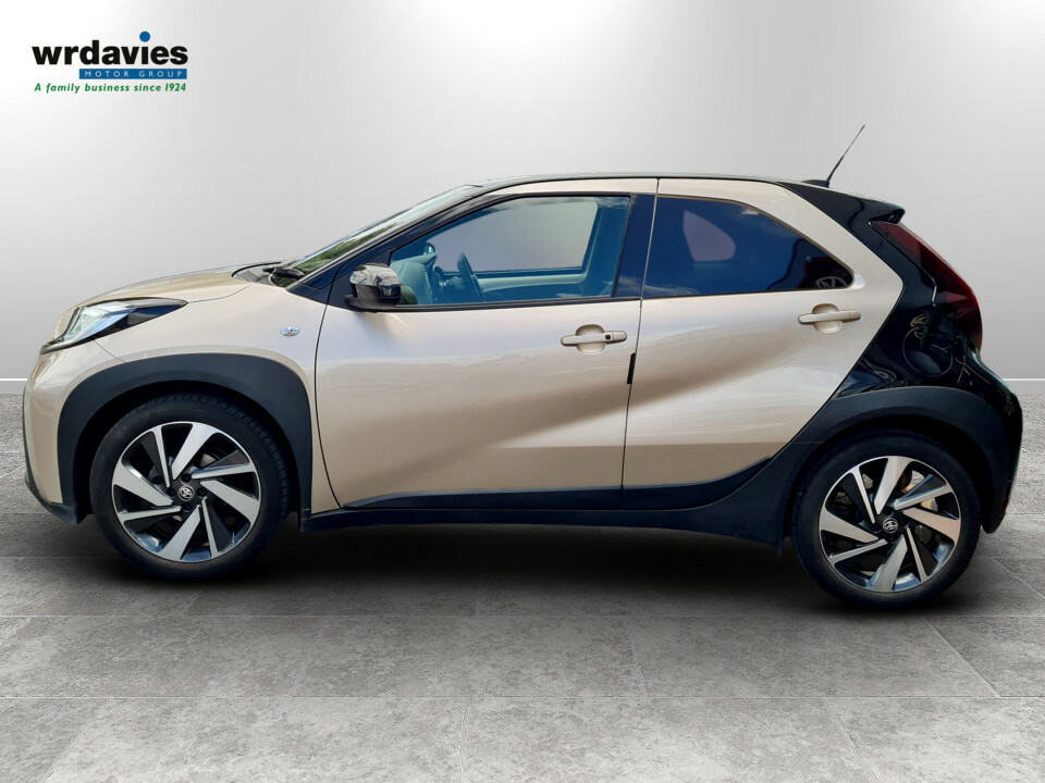 Toyota Aygo X 1.0 Vvt-i Exclusive Beige #4