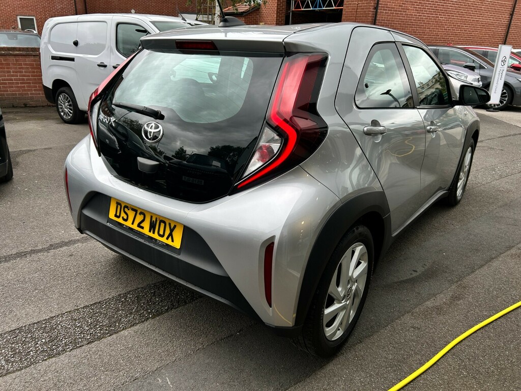Toyota Aygo X 1.0 Vvt-i Pure DS72WOX Silver #3