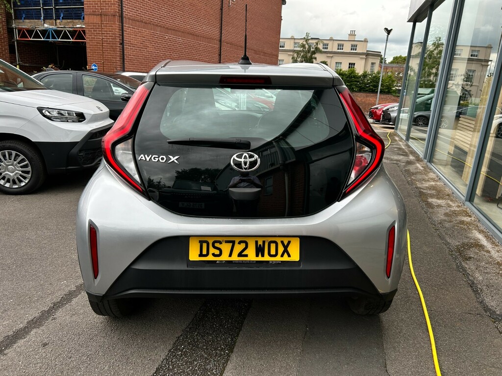 Toyota Aygo X 1.0 Vvt-i Pure DS72WOX Silver #4