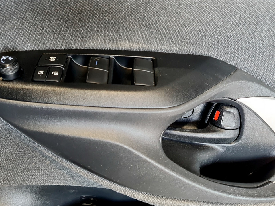 Toyota Yaris 1.6 Awd Circuit Pack Black #28
