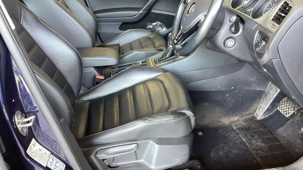 Volkswagen Golf 2L Gtd Black #9