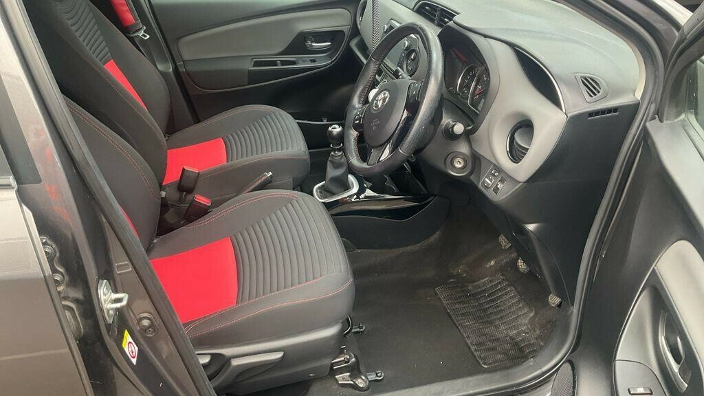 Toyota Yaris 1.5 Vvt-i Icon Tech  #11