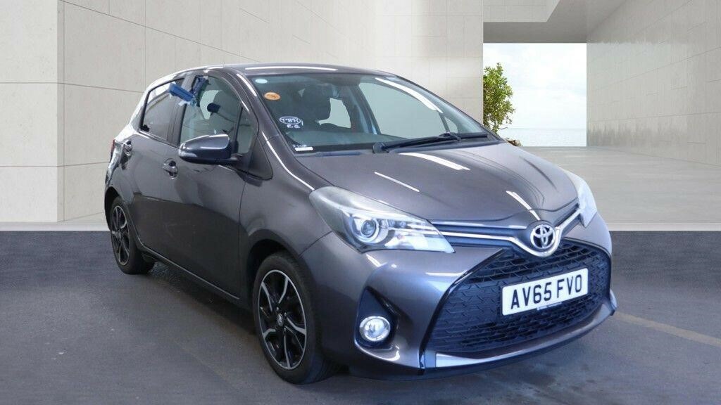 Toyota Yaris 1.5 Vvt-i Icon Tech  #1