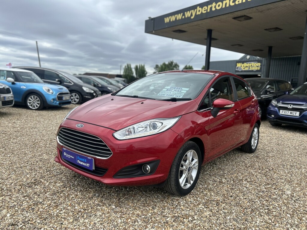 Ford Fiesta Hatchback 1.5 Tdci Zetec 2016 Red