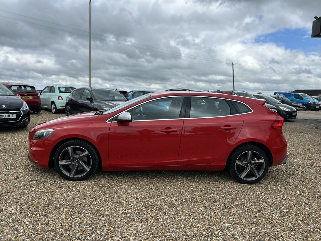Volvo V40 Hatchback 2.0 R-design T3 2015 YP65WUY Red #4