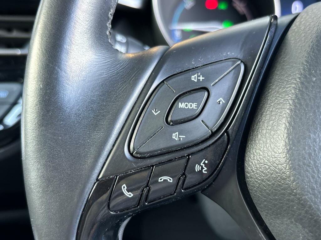 Toyota C-Hr 1.8 Hybrid Dynamic Cvt White #26