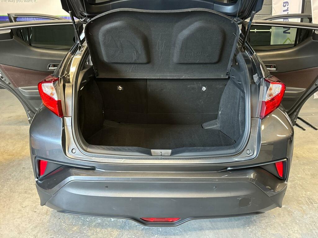 Toyota C-Hr 1.8 Hybrid Dynamic Cvt White #41
