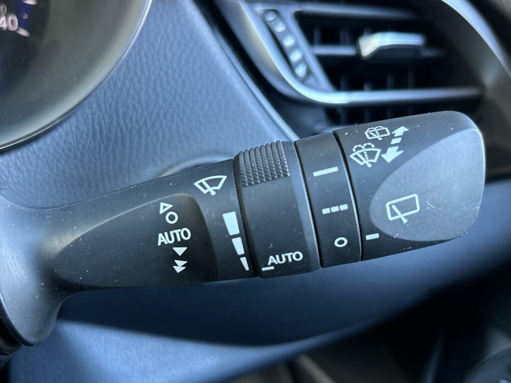 Toyota C-Hr 1.8 Hybrid Dynamic Cvt White #24