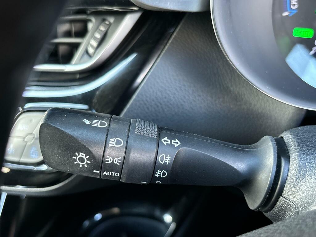 Toyota C-Hr 1.8 Hybrid Dynamic Cvt White #25