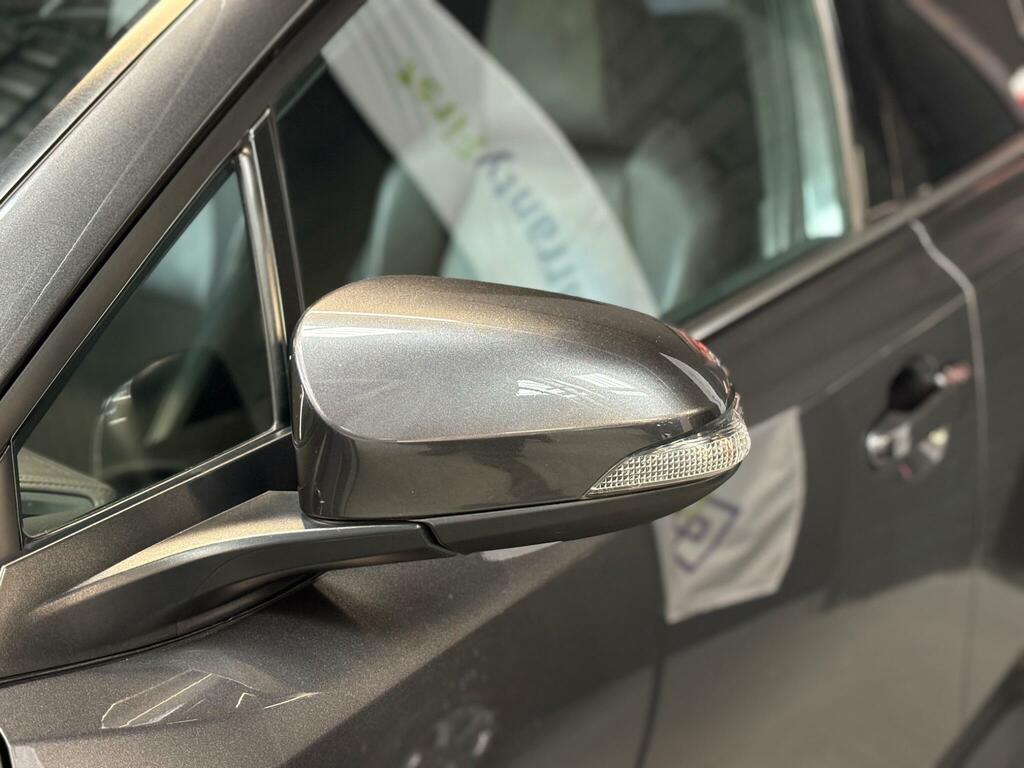 Toyota C-Hr 1.8 Hybrid Dynamic Cvt White #39