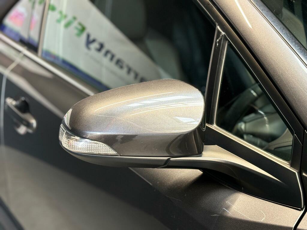 Toyota C-Hr 1.8 Hybrid Dynamic Cvt White #40