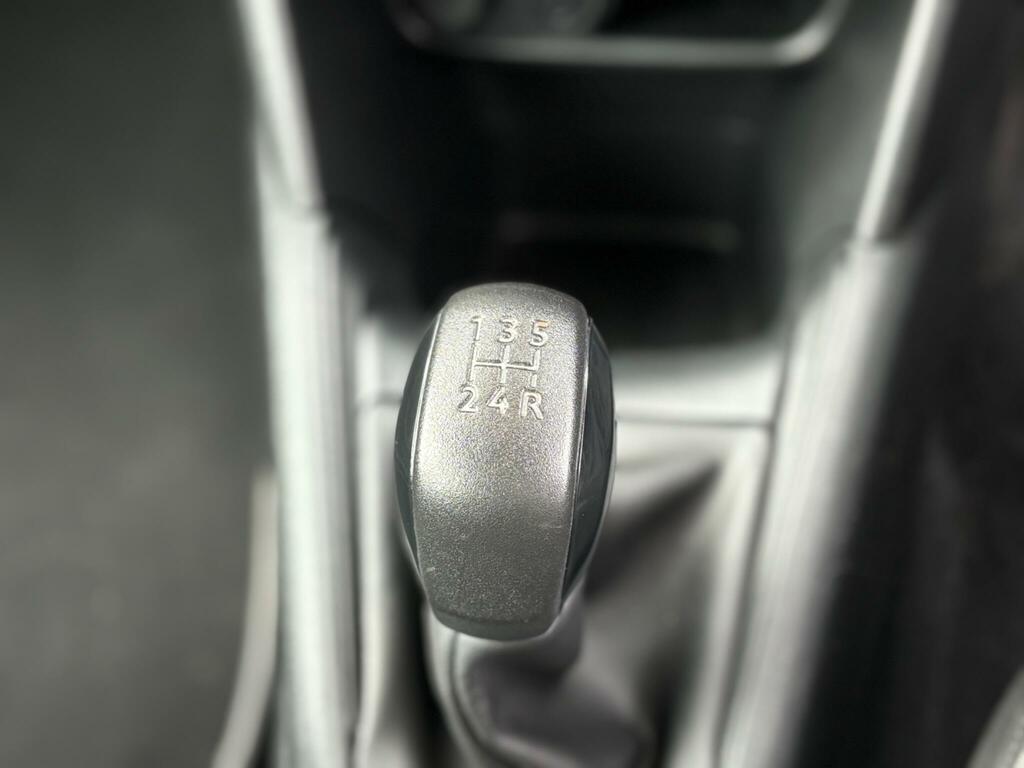 Peugeot 208 Active Silver #9