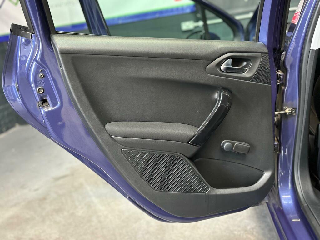 Peugeot 208 Active Silver #21