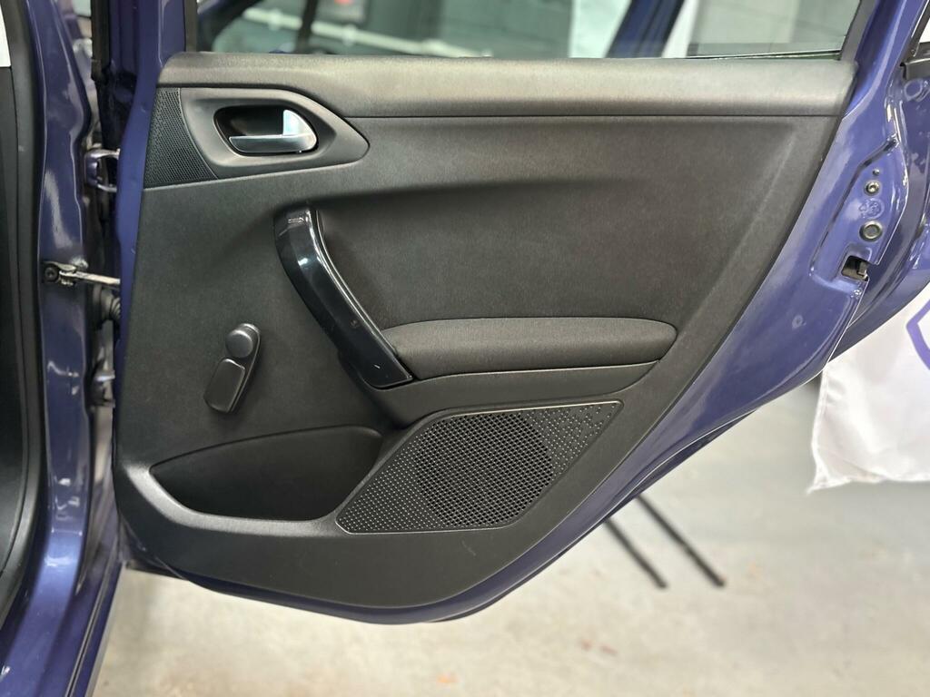 Peugeot 208 Active Silver #23