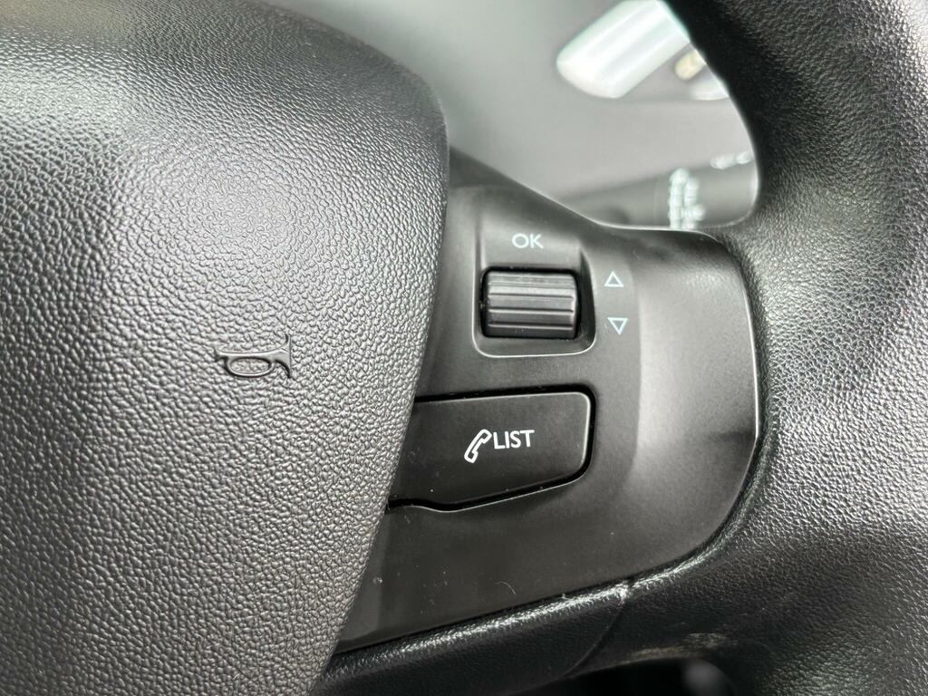 Peugeot 208 Active Silver #19