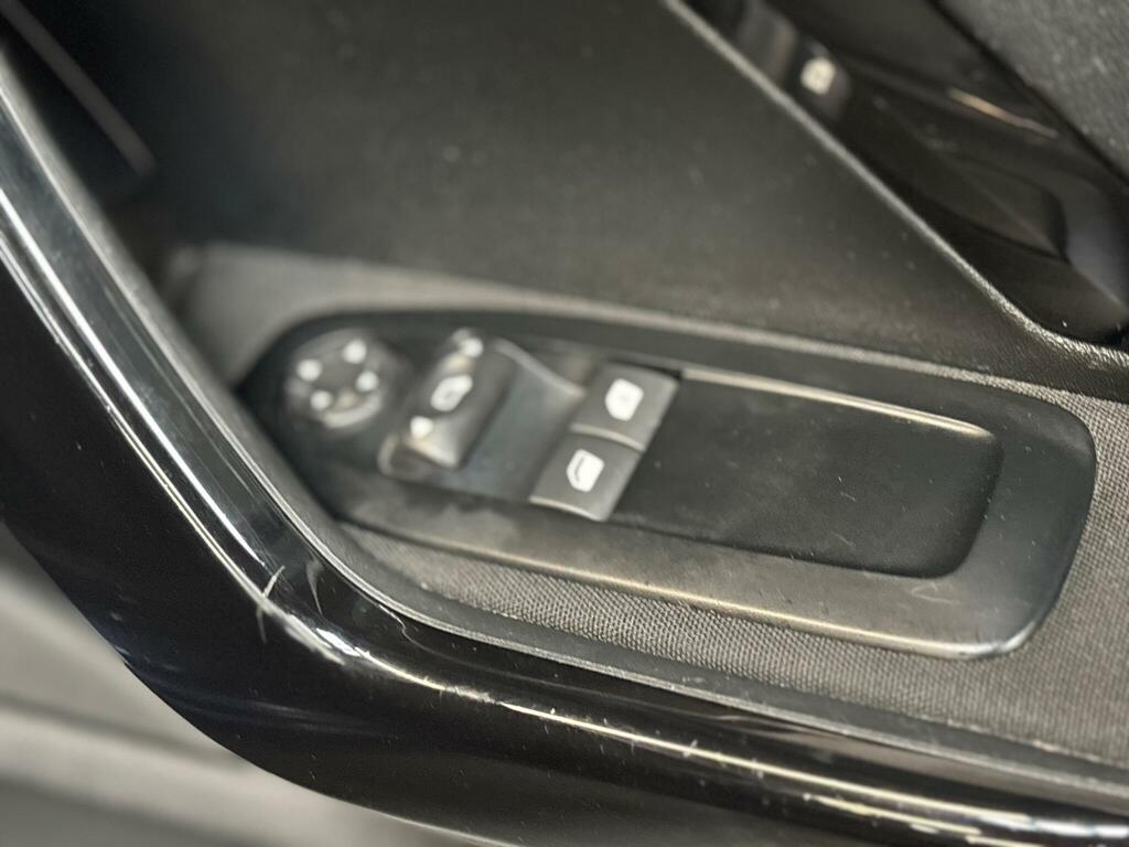 Peugeot 208 Active Silver #13